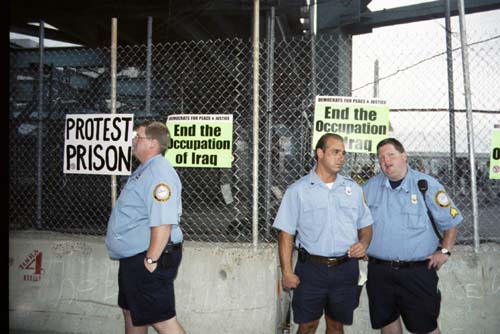 DC04 2-06 Protest Cops
